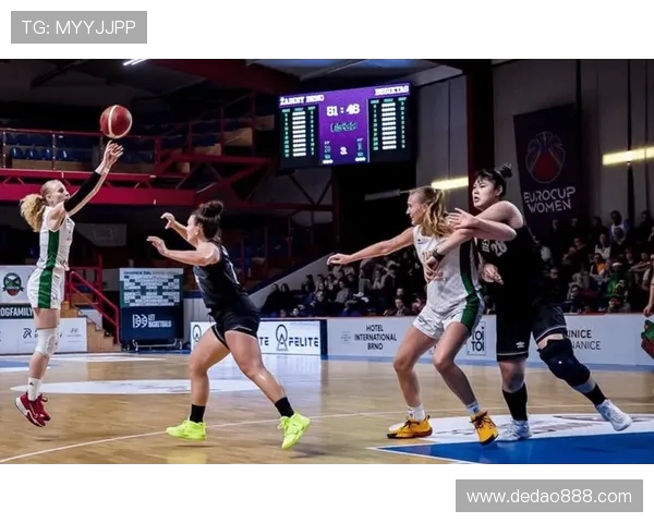 女篮拉脱维亚与俄罗斯激战正酣争夺欧洲篮球赛决赛资格