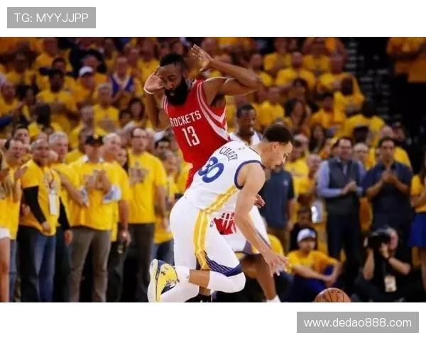 库里三分球大赛决赛创纪录连中20球勇夺冠军引发全场轰动 库里三分球大赛决赛创纪录连中20球勇夺冠军引发全场轰动