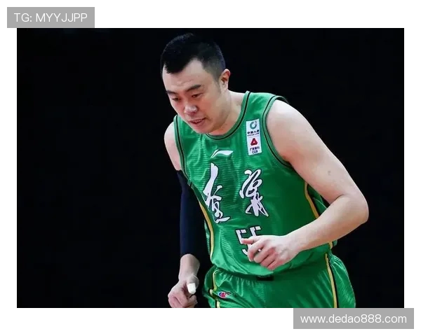 韩德君：从篮球新星到CBA传奇的奋斗与荣耀之路